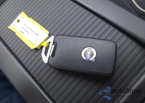 2013 Volvo S60 T5 Platinum z USA, uszkodzony, nr VIN YV1612FH1D2172607